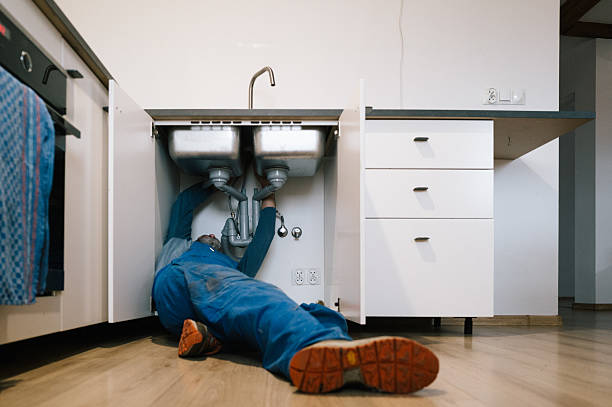 Professional Leak Detection technician working in Evergreen Park, IL